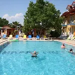 Happy Nur Fethiye